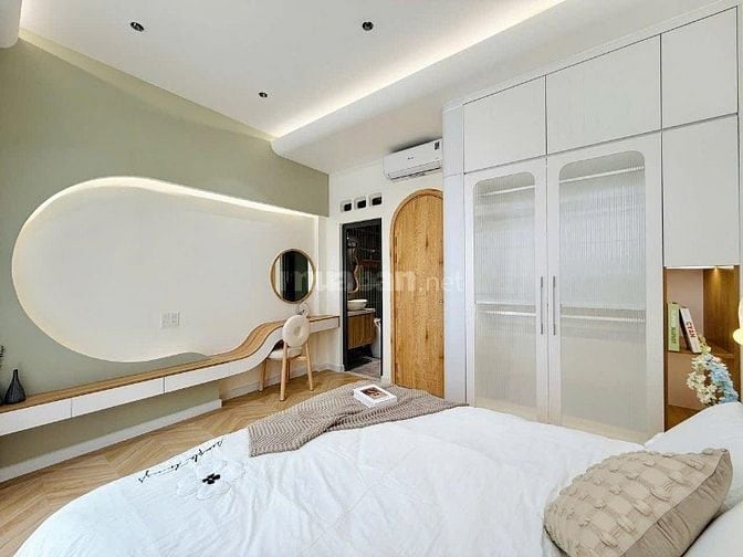 Ngộp!Bán nhà 43m2 xây 2 tầng đường Lê Văn Linh,Q4.Gần chợ Xóm Chiếu  