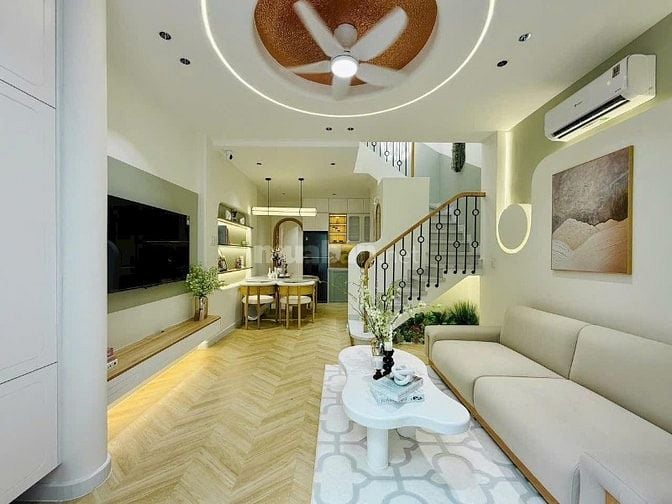 Ngộp!Bán nhà 43m2 xây 2 tầng đường Lê Văn Linh,Q4.Gần chợ Xóm Chiếu  