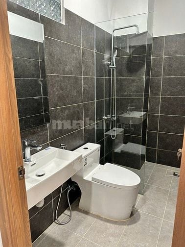Bán nhà chính chủ MT đường nguyễn thượng hiền