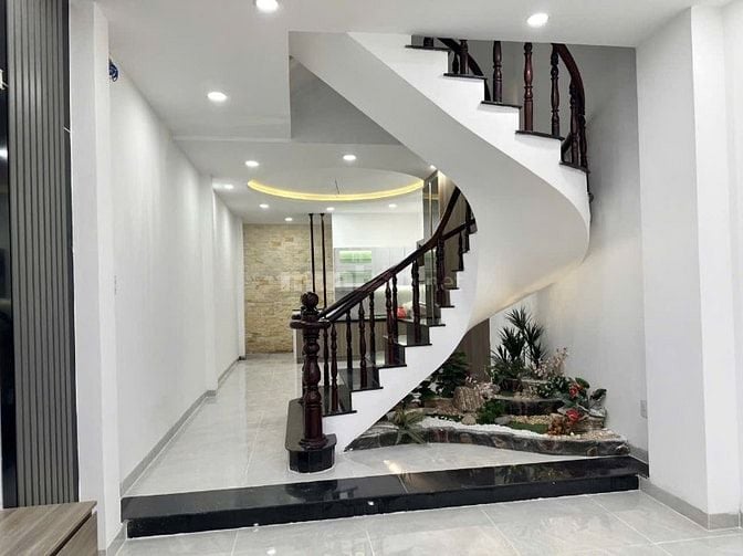 Bán nhà chính chủ MT đường nguyễn thượng hiền