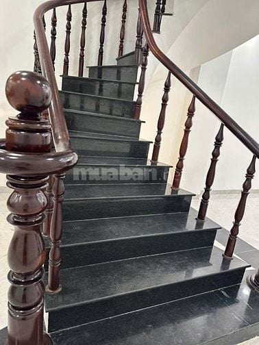 Bán nhà chính chủ MT đường nguyễn thượng hiền
