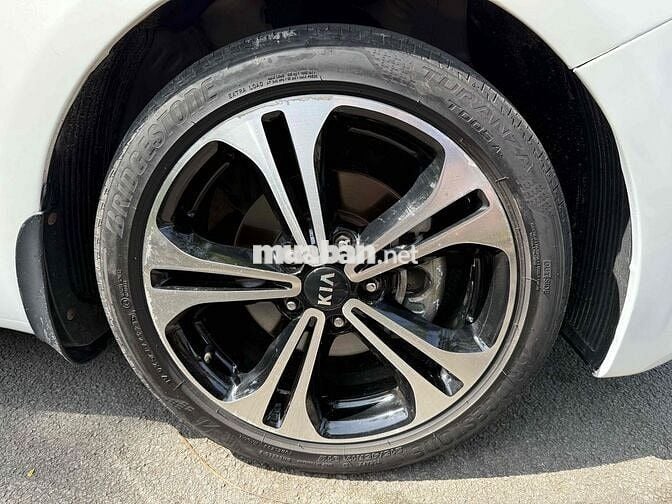 Kia Cerato 2013 - 98000 km