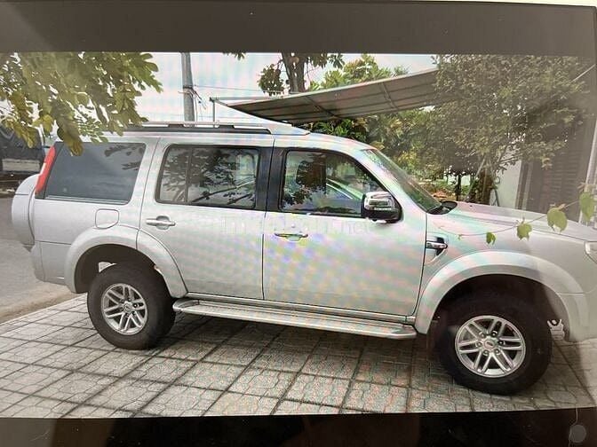 Ford Everest 2011 2.6L 4x4 MT - 200000 km
