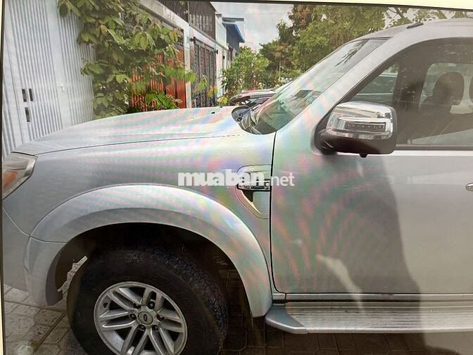 Ford Everest 2011 2.6L 4x4 MT - 200000 km