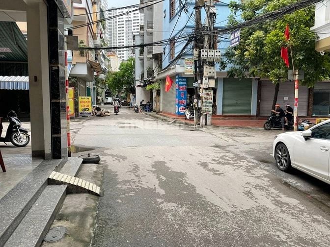 Cho thuê nhà mặt phố Giáp Bát - Kim Đồng 5 tầng, mặt tiền 5m thang máy