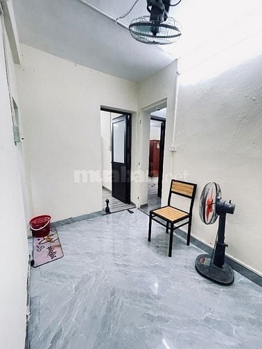 Cc cho thuê căn hộ 23b ngõ 62 Nguyễn chí thanh dt 20-30m , 4,5tr/1th