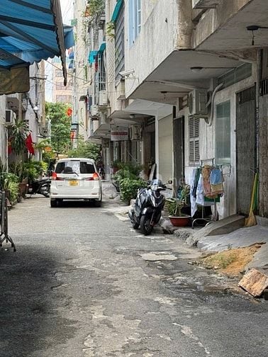 LÃNH BINH THĂNG QUẬN 11 - 40M2 KO LỘ GIỚI - HẺM Ô TÔ 4 TẦNG SÂN THƯỢNG