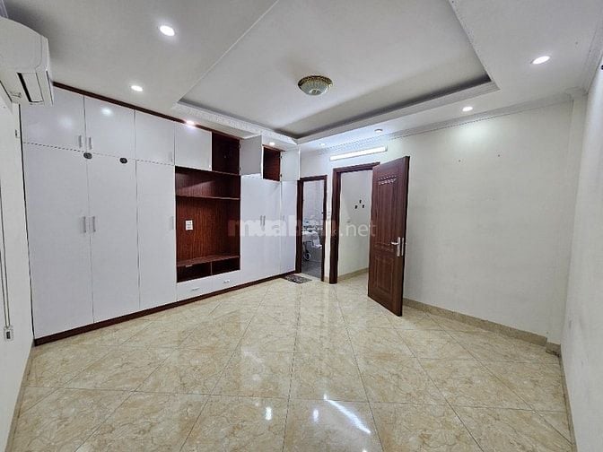 Chính chủ bán nhà Bồ Đề Long Biên 30m 5 tầng