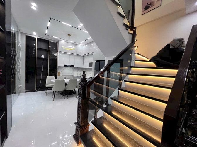 Bán tòa nhà căn hộ dịch vụ, diện tích 120m2 , 8 tầng, 25 phòng, 150tr