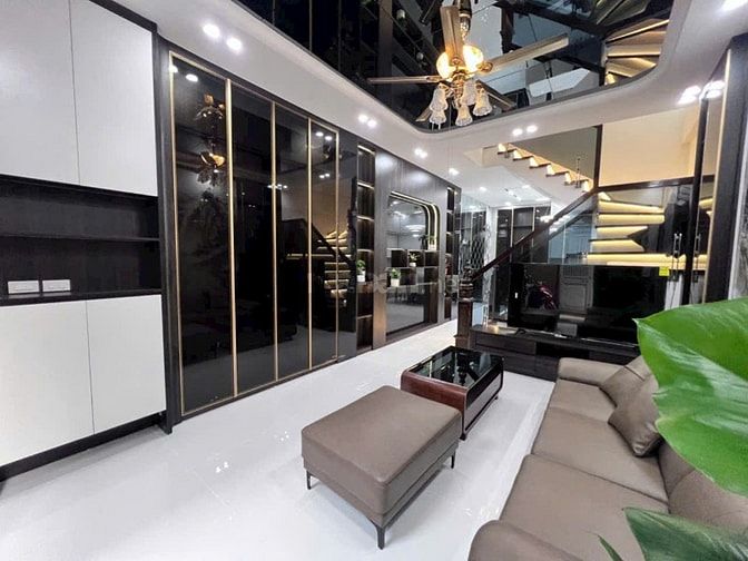Bán tòa nhà căn hộ dịch vụ, diện tích 120m2 , 8 tầng, 25 phòng, 150tr