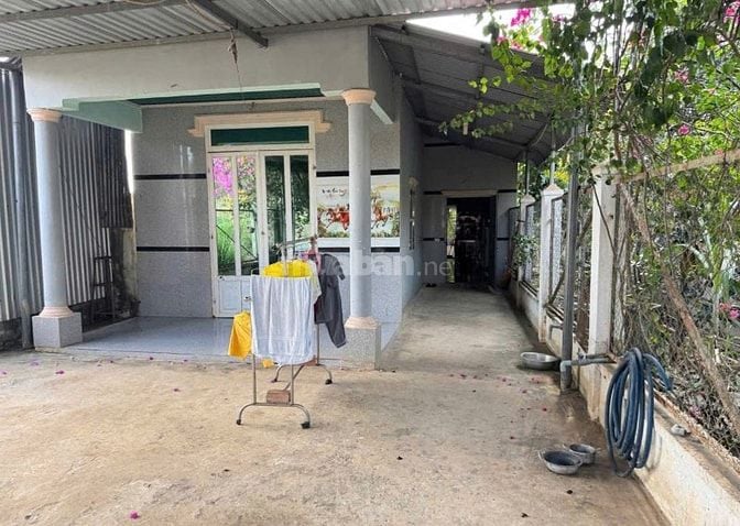 cần bán lại căn nhà 213m2 ở Phước Hiệp - Củ Chi giá 580 triệu.