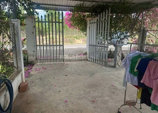 cần bán lại căn nhà 213m2 ở Phước Hiệp - Củ Chi giá 580 triệu.