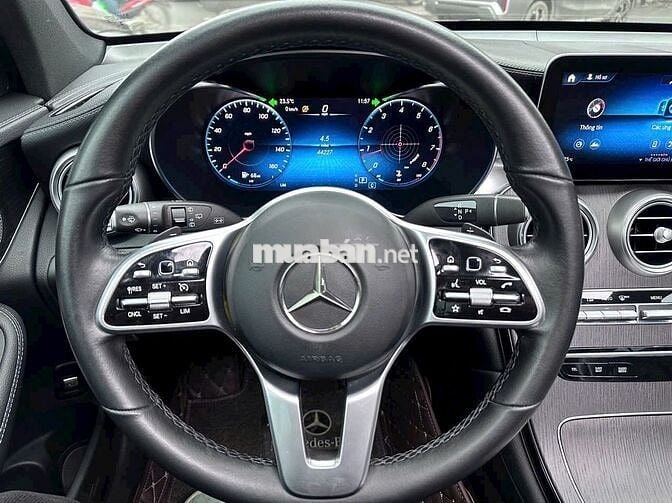 Mercedes Benz GLC300 2021  - 44000 km