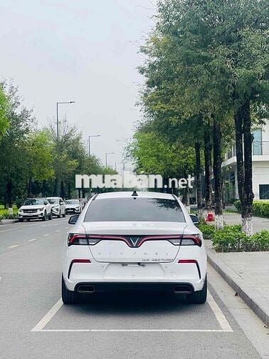 VinFast Lux A2.0 2020 Plus 2.0 AT - 50000 km