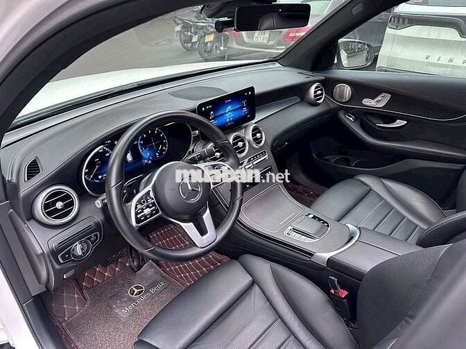 Mercedes Benz GLC300 2021  - 44000 km