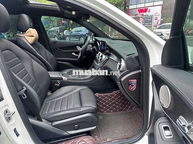 Mercedes Benz GLC300 2021  - 44000 km