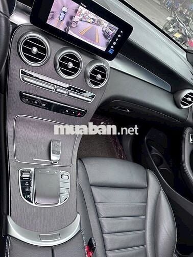 Mercedes Benz GLC300 2021  - 44000 km