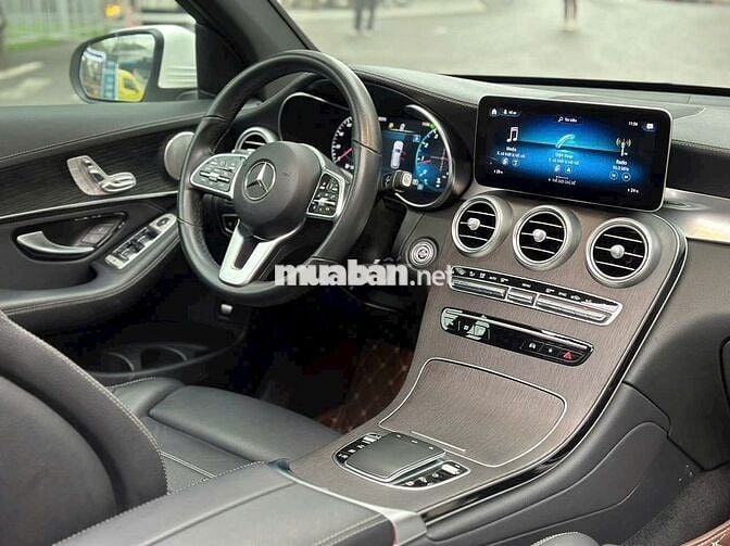 Mercedes Benz GLC300 2021  - 44000 km