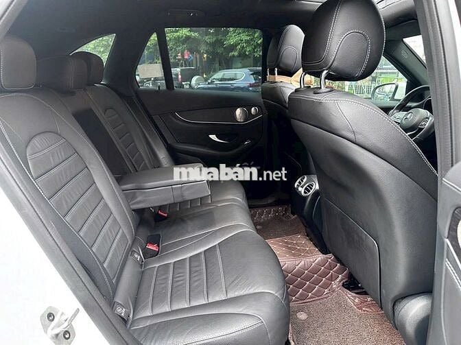 Mercedes Benz GLC300 2021  - 44000 km