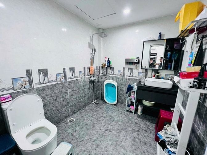 Chính chủ bán nhà Đường Láng, Quận Đống Đa, sổ hồng đầy đủ