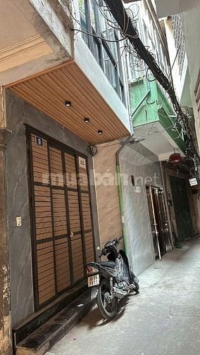 Chính chủ bán nhà Đường Láng, Quận Đống Đa, sổ hồng đầy đủ