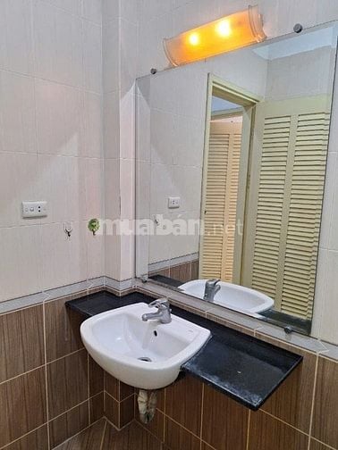 Cho thuê nhà vườn dốc Phụ Sản, Đê La Thành quận Ba Đình Hà Nội 