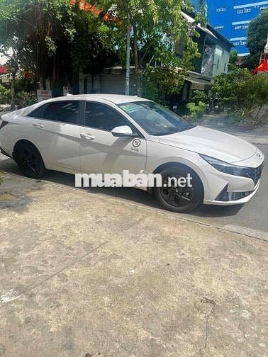 Hyundai Elantra 2024