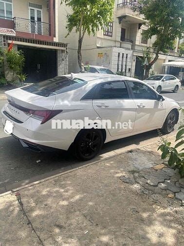 Hyundai Elantra 2024
