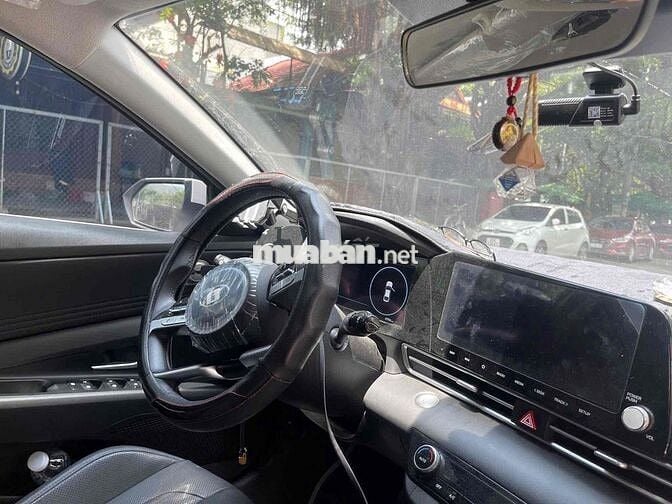 Hyundai Elantra 2024