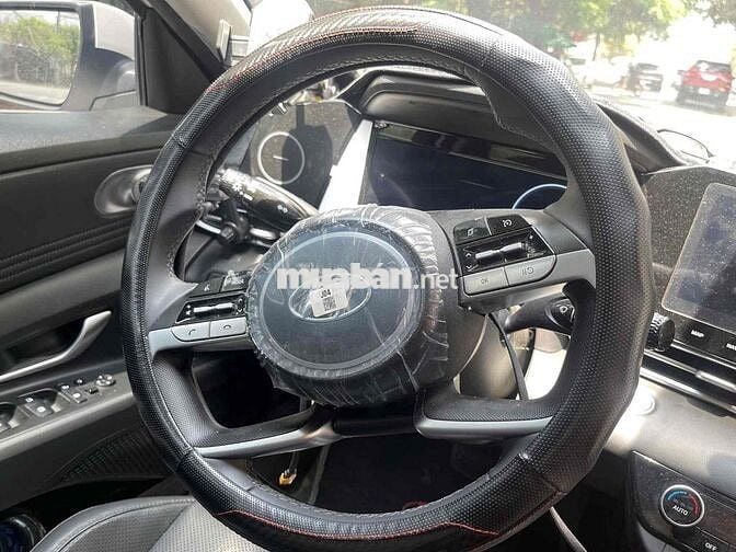 Hyundai Elantra 2024
