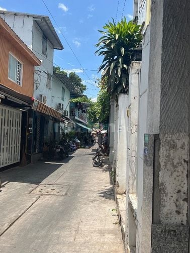 Nhà bán khu mua bán hẻm xe hơi 2 lầu chỉ hơn 1,3 t5m