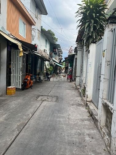 Nhà bán khu mua bán hẻm xe hơi 2 lầu chỉ hơn 1,3 t5m
