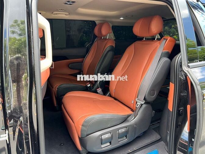Kia Carnival 2024 2.2D Signature  - 9000 km