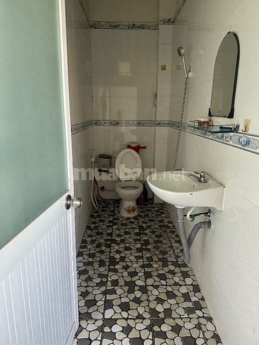 Chính chủ cần cho thuê nhà căn góc 2 mặt hẻm xe hơi. Nhà đẹp, rộng 