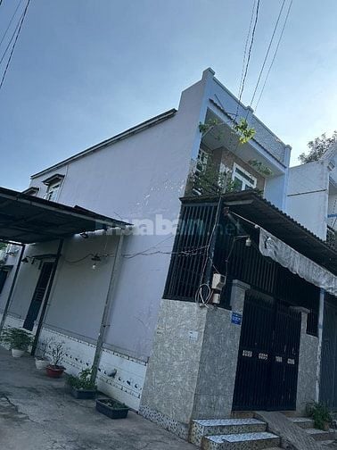 Chính chủ cần cho thuê nhà căn góc 2 mặt hẻm xe hơi. Nhà đẹp, rộng 