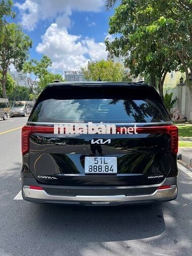 Kia Carnival 2024 2.2D Signature  - 9000 km