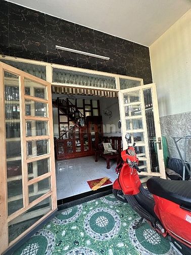 Chính chủ cần cho thuê nhà căn góc 2 mặt hẻm xe hơi. Nhà đẹp, rộng 