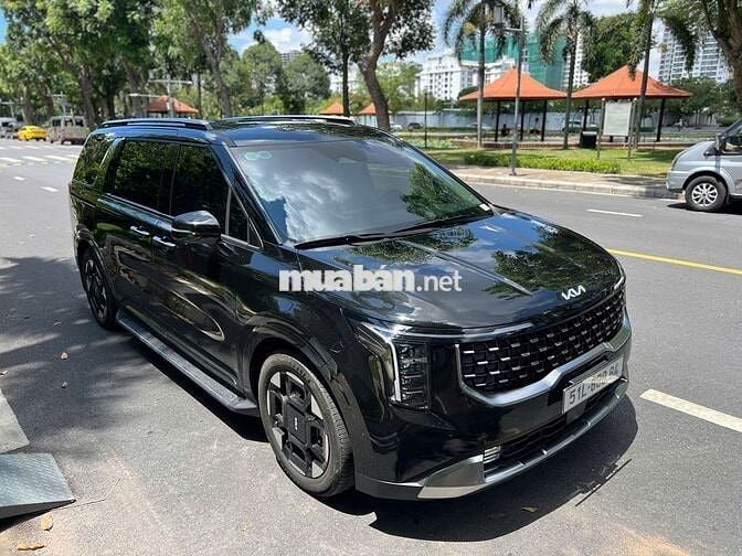 Kia Carnival 2024 2.2D Signature  - 9000 km