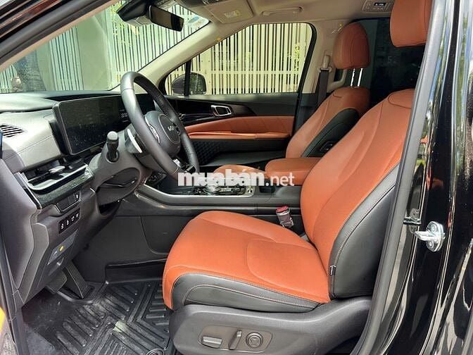 Kia Carnival 2024 2.2D Signature  - 9000 km
