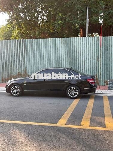 Mercedes Benz C Class 2009 C230 đen sang trọng.