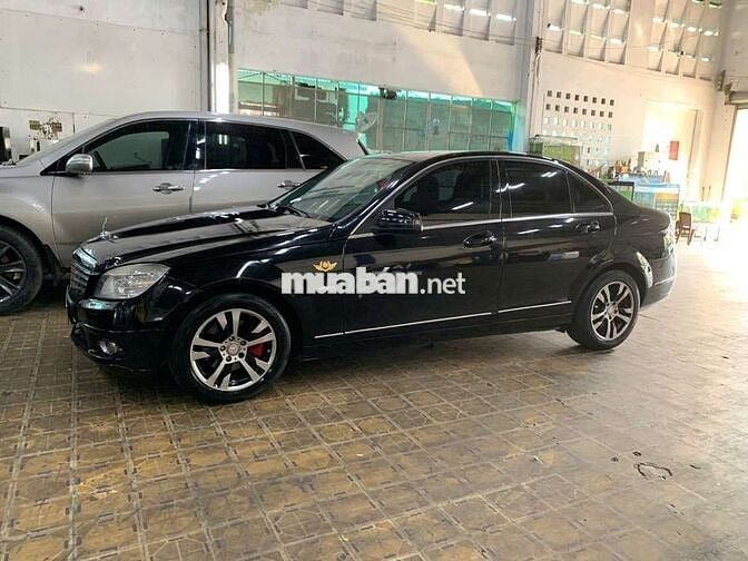 Mercedes Benz C Class 2009 C230 đen sang trọng.