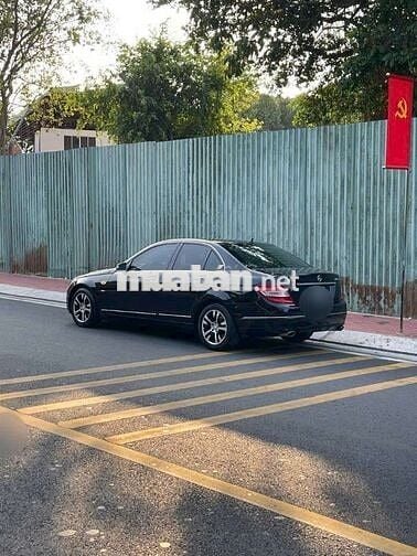 Mercedes Benz C Class 2009 C230 đen sang trọng.