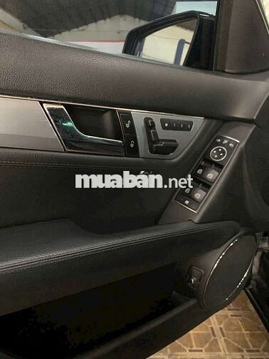 Mercedes Benz C Class 2009 C230 đen sang trọng.