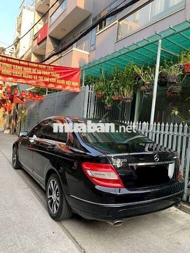 Mercedes Benz C Class 2009 C230 đen sang trọng.