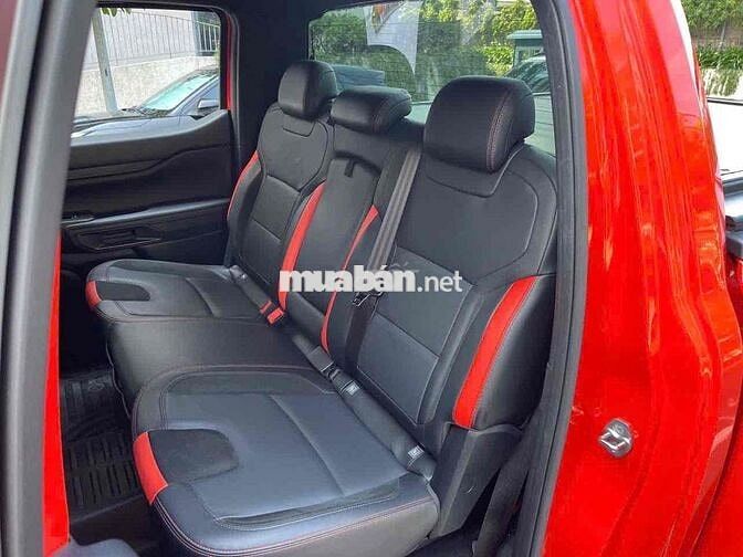 Hãng Ford bán Raptor 2023 lướt lên đủ phụ kiện