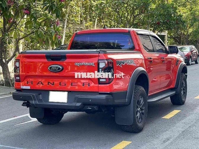 Hãng Ford bán Raptor 2023 lướt lên đủ phụ kiện