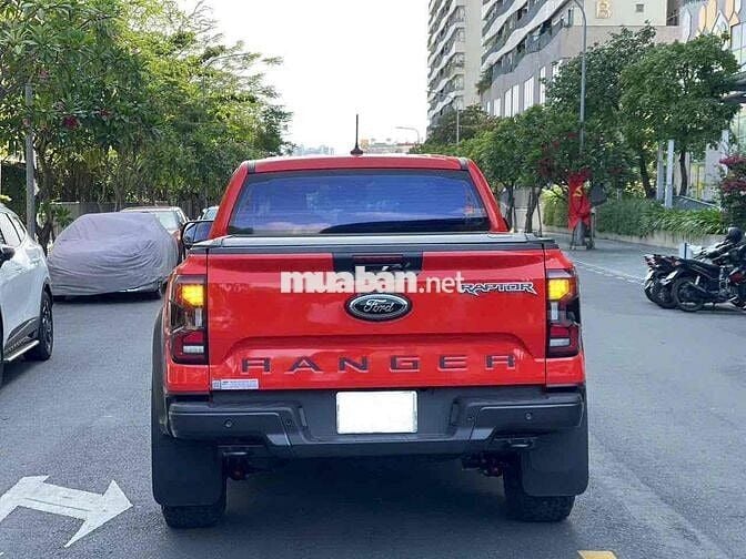 Hãng Ford bán Raptor 2023 lướt lên đủ phụ kiện