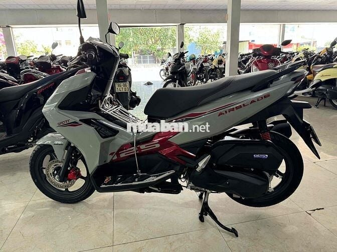 air blade 2025 odo:379km