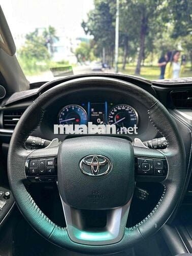 Toyota Fortuner 2.7 máy Xăng 4x2 AT - 24000 km