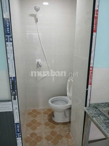 Cho thuê mặt bằng hơn 20m, mặt tiền đường Bùi Đình Túy, ngay ngã 3